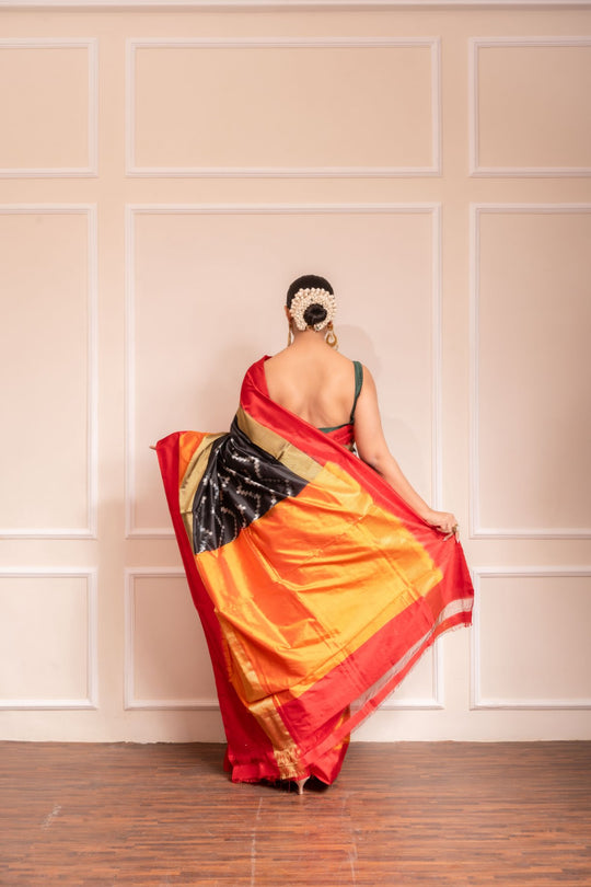 The Modern Era Queen - Handwoven Pochampally Silk Saree