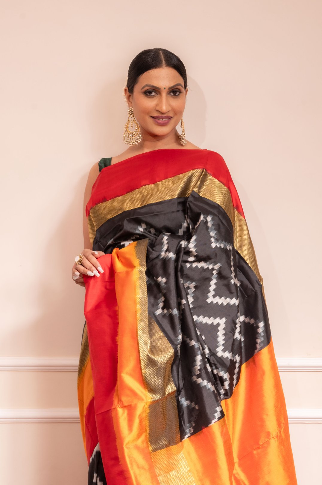 The Modern Era Queen - Handwoven Pochampally Silk Saree