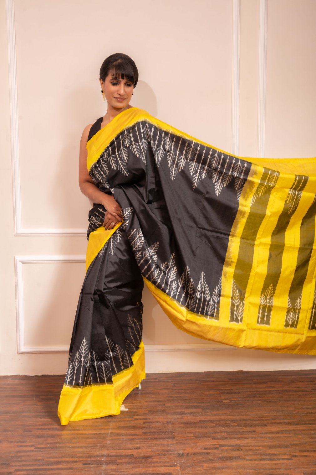 Black Royale - Handwoven Silk Saree