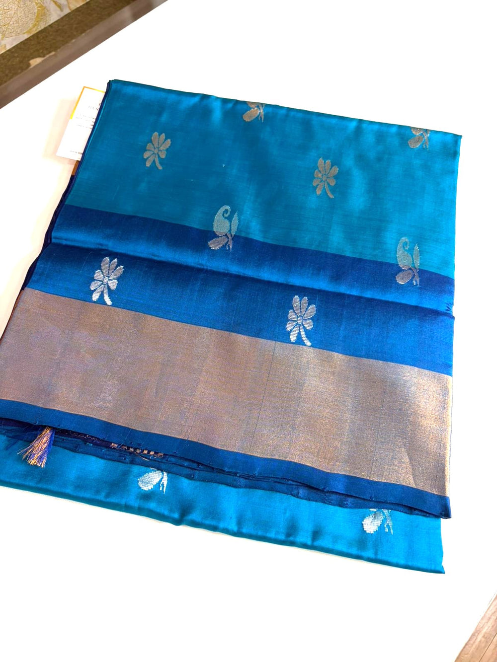 The Contrast- Handwoven Blue Uppada Silk Saree
